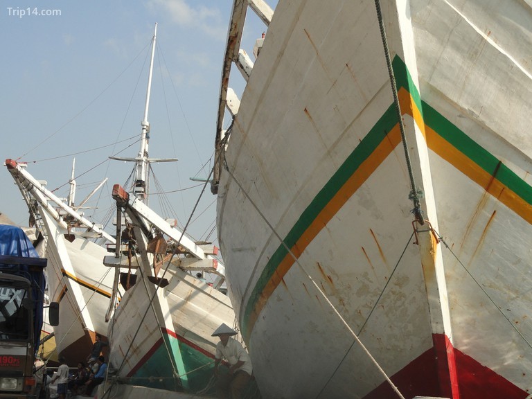 Lên thuyền truyền thống ở cảng Sunda Kelapa - Trip14.com