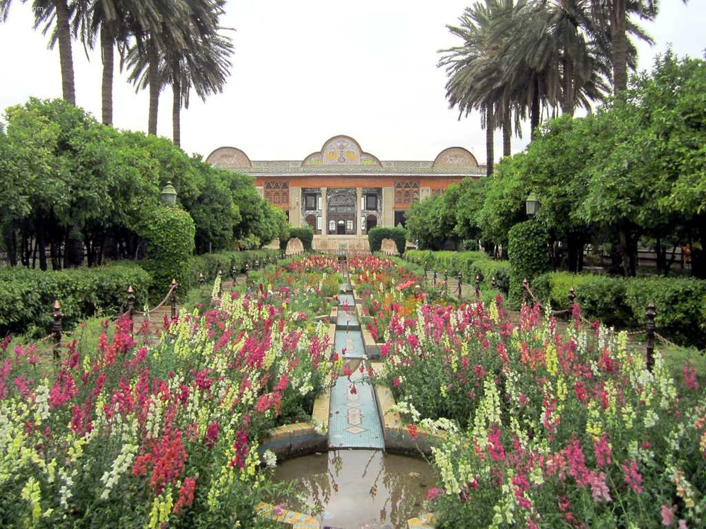 Khu vườn Ba Tư lãng mạn và thơ ca