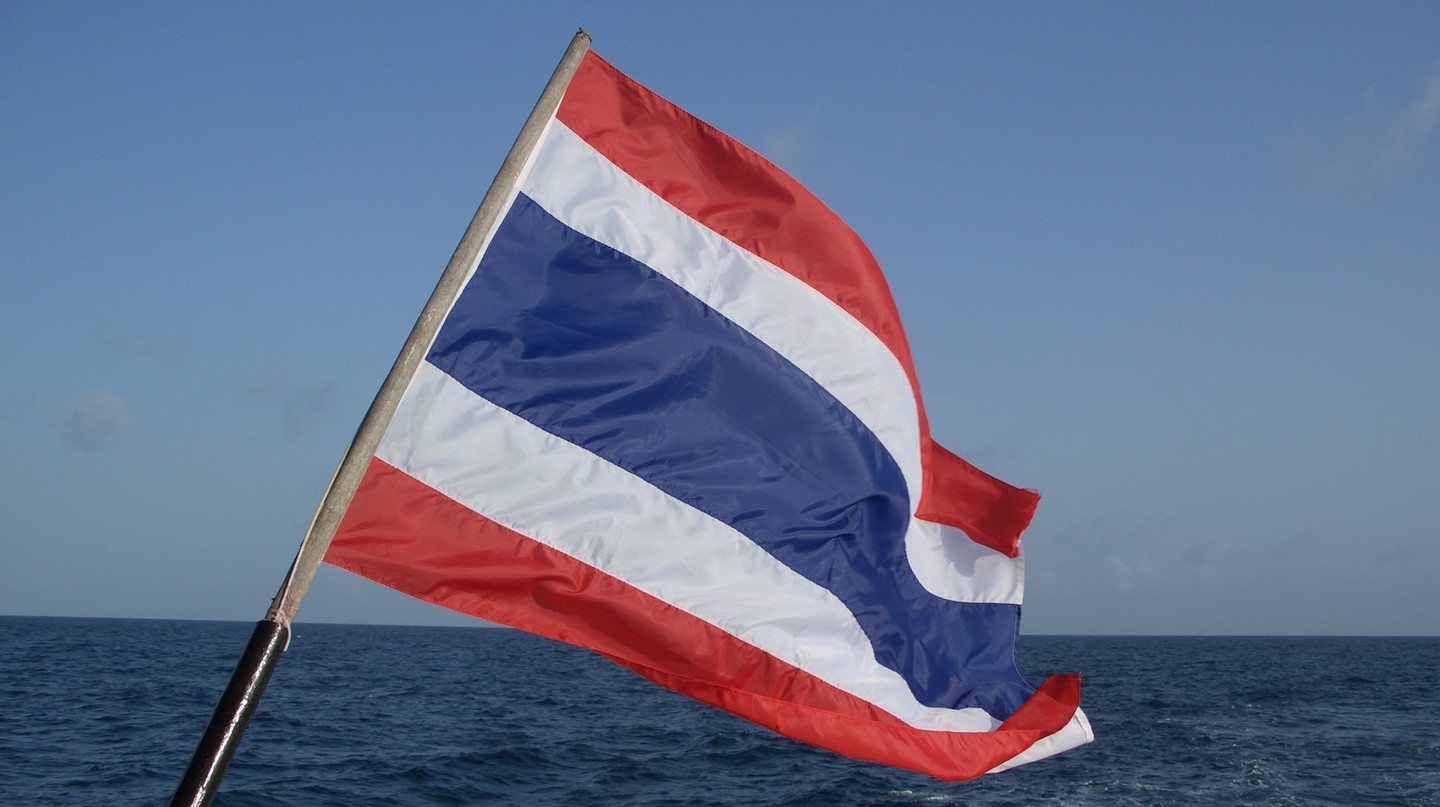Lá cờ Thái Lan là biểu tượng của sự tự do, độc lập và sức mạnh. Với sắc đỏ tượng trưng cho đức tính quyết đoán và sức mạnh, trắng tượng trưng cho lòng trung thành và tinh tế, xanh biển tượng trưng cho sự thân thiện, gia đình và tôn trọng. Hãy cùng xem hình ảnh về lá cờ Thái Lan để tìm hiểu về ý nghĩa sâu xa của nó!