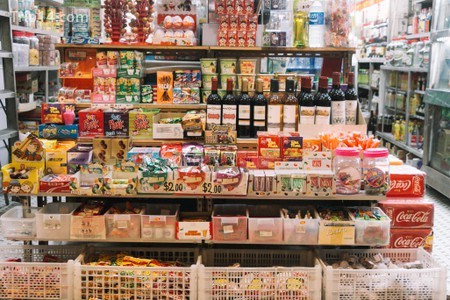 Gian hàng bán đồ ăn vặt châu Á bán kẹo và kẹo, Hồng Kông - Trip14.com