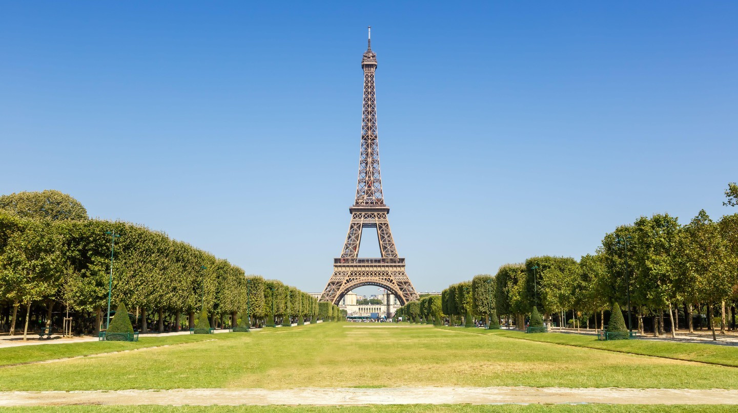 Tại sao việc chụp ảnh tháp Eiffel vào ban đêm là bất hợp pháp - Trip14