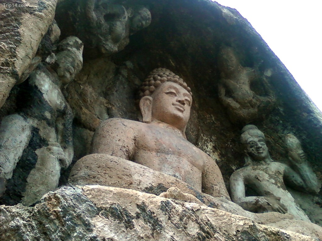 Tượng đá Đức Phật tại Bojjannakonda Cave Khu tàn tích tu viện gần Anakapalle ở Ấn Độ