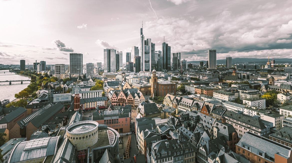 Khám phá khía cạnh thú vị hơn của trung tâm tài chính Frankfurt | © Igor Flek / Unsplash