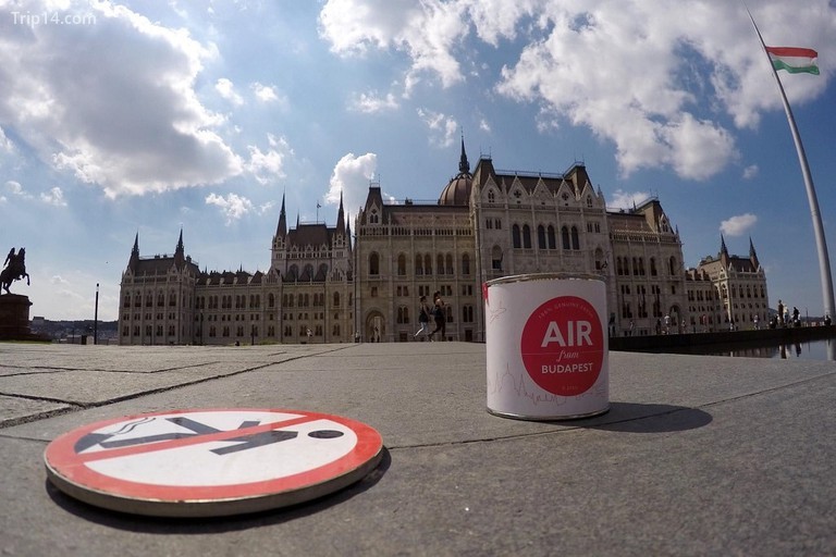 Không khí đóng hộp của Budapest
