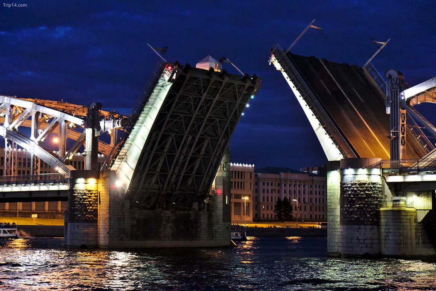 Cầu Cung điện ở St Petersburg