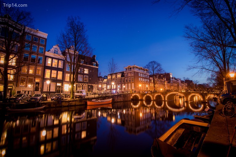 Kênh đào Amsterdam về đêm