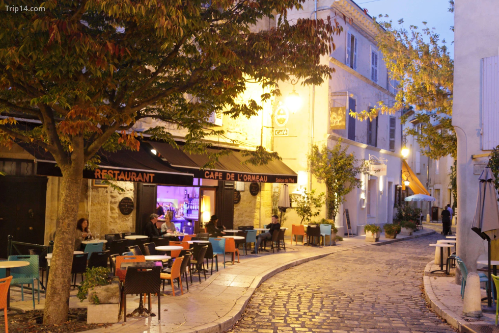 Những thị trấn đẹp nhất ở Provence, Pháp - Ảnh 8