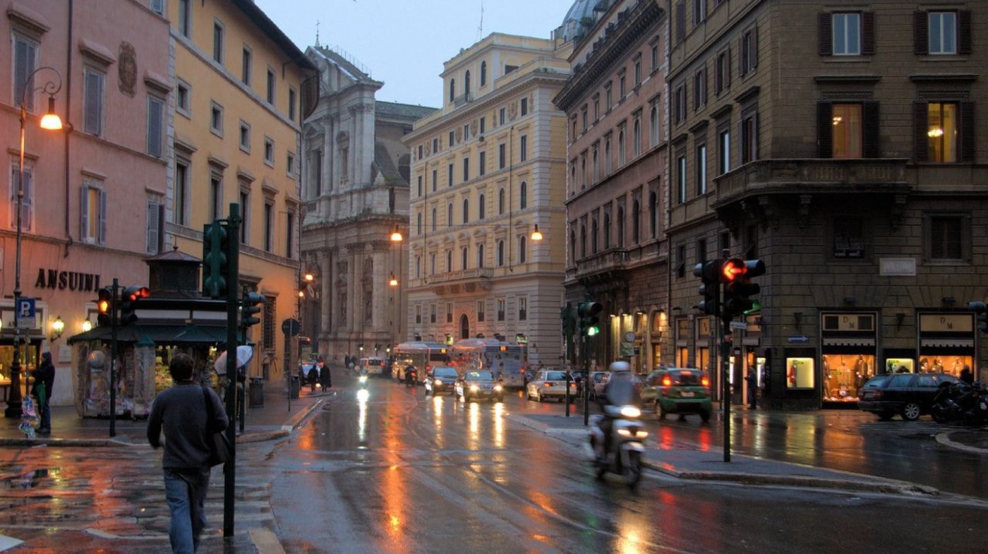 Đường phố Rome một ngày mưa | © L. Allen Biaer / Flickr