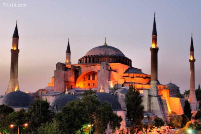 Hagia Sophia vào lúc hoàng hôn 