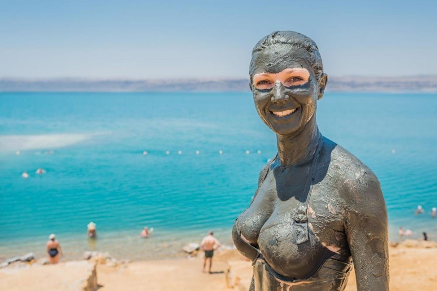 Tắm bùn khoáng ở biển Chết -  Những sự thật thú vị về biển Chết - Ảnh 4