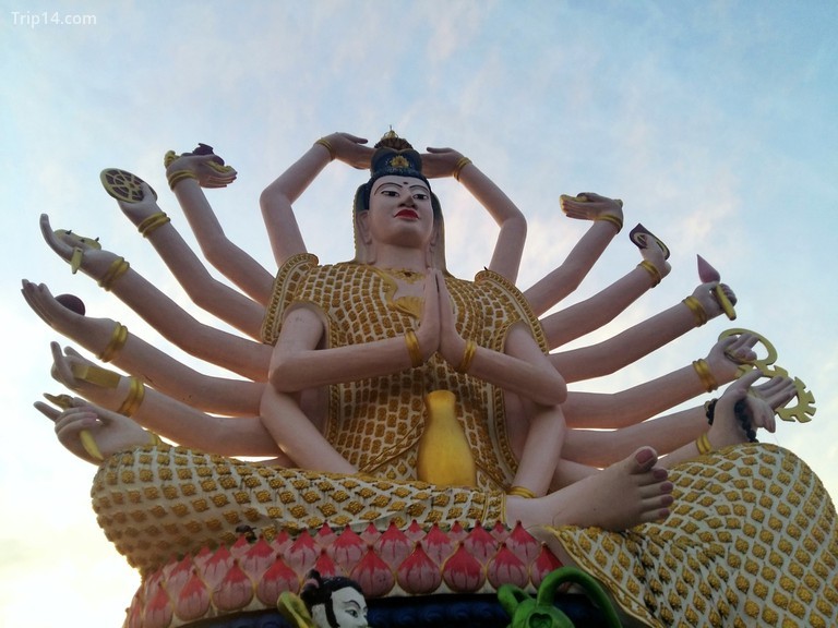 Wat Plai Laem - Trip14.com