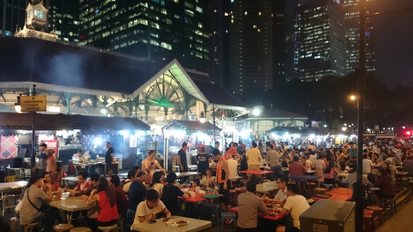 Khu chợ đêm Lau Pa Sat nổi tiếng với khách du lịch và người dân địa phương