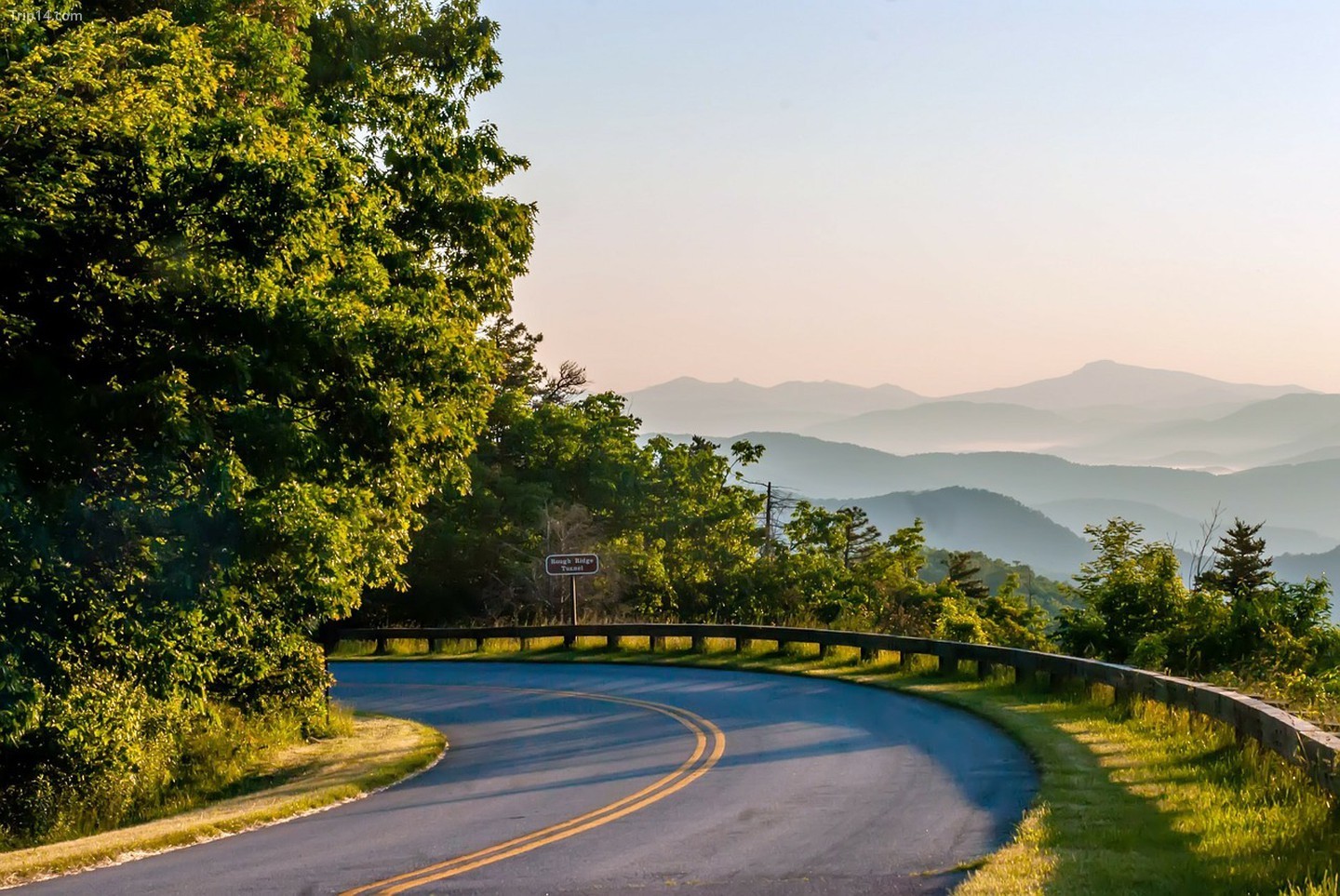 Con đường lái xe nổi tiếng nhất nước Mỹ: Blue Ridge Parkway - Ảnh 12