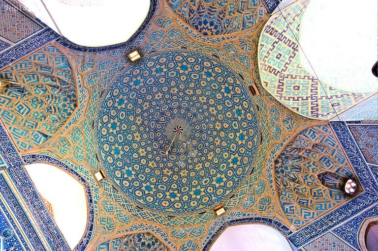 Hoa văn trên trần Nhà thờ Hồi giáo Jameh