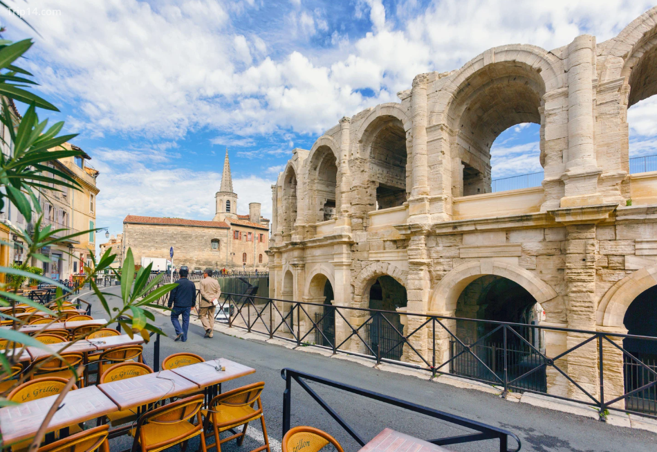 Những thị trấn đẹp nhất ở Provence, Pháp - Ảnh 4