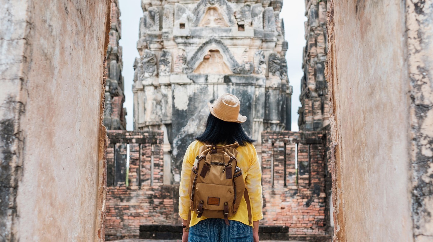 Ngạc nhiên trước Wat Si Sawai cổ kính trong Công viên Lịch sử Sukhothai | © weedezign / Alamy Stock Photos