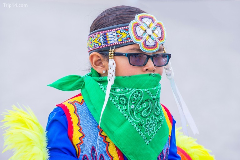 Chàng trai người Mỹ bản địa tham gia cuộc thi Paiute Tribe Pow Wow thường niên lần thứ 26 tại Las Vegas - Trip14.com