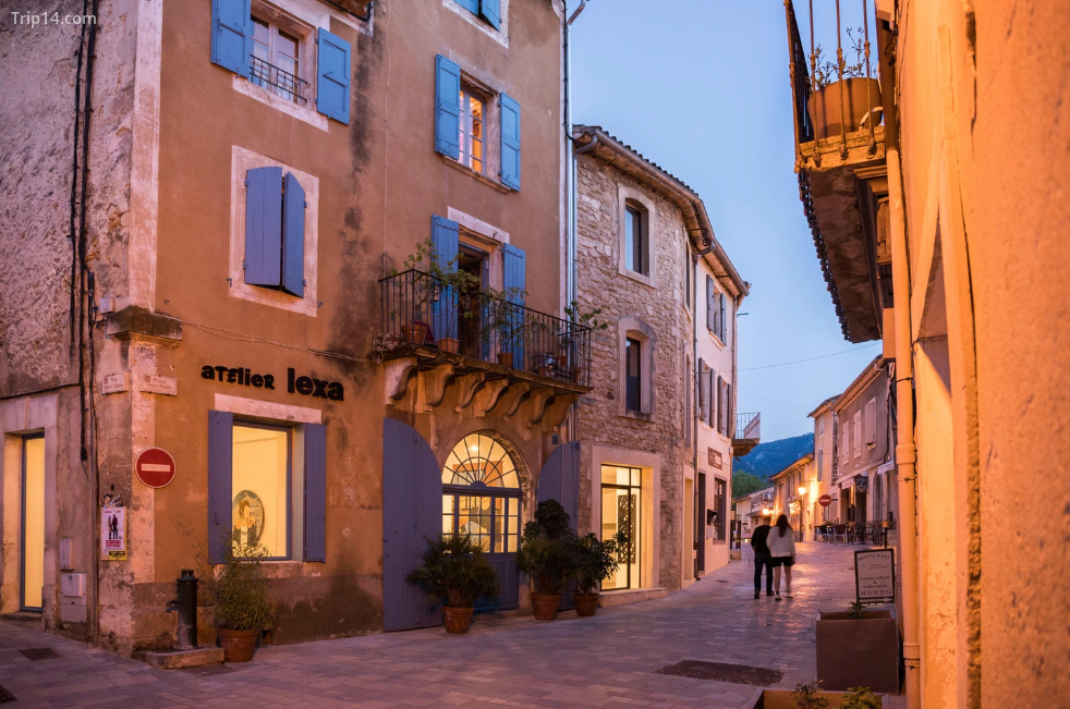 Những thị trấn đẹp nhất ở Provence, Pháp - Ảnh 12