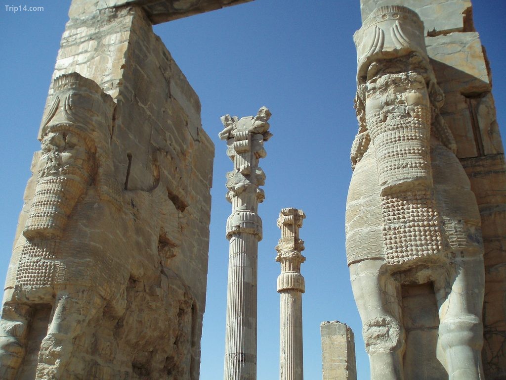 Cánh cổng của tất cả các quốc gia ở Persepolis | © DAVID HOLT / Flickr - Trip14.com