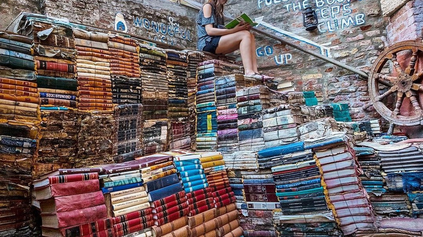 Một nơi tuyệt vời cho người yêu sách © Ellie Azzam / @ travelling.lens