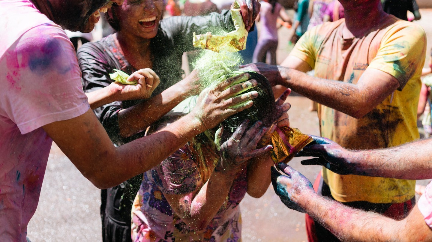 Holi là gì, và tại sao nó được tôn vinh?