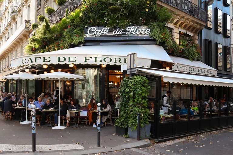 Trong lịch sử của mình, Café de Flore đã thu hút các nhà văn, nhà triết học và đánh giá cao của hai - Trip14.com