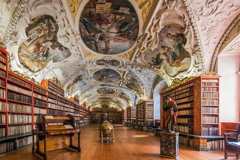 Hội trường Thần học với thư viện và trang trí bằng các phù điêu và tranh vẽ có từ những năm 1720, Tu viện Strahov, Prague, Bohemia, Cộng hòa Séc