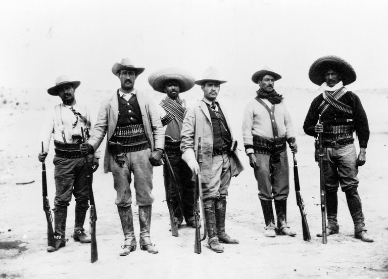 Mỗi người Mexico đều sở hữu áo poncho và mũ cao bồi - Trip14.com