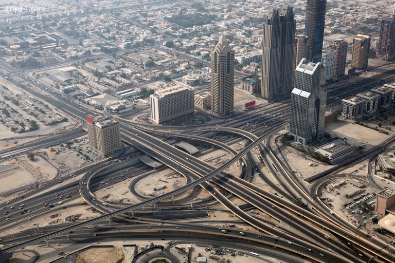 Ảnh chụp từ trên cao của một ngã ba đường cao tốc ở Dubai, Các tiểu vương quốc Ả Rập thống nhất - Trip14.com