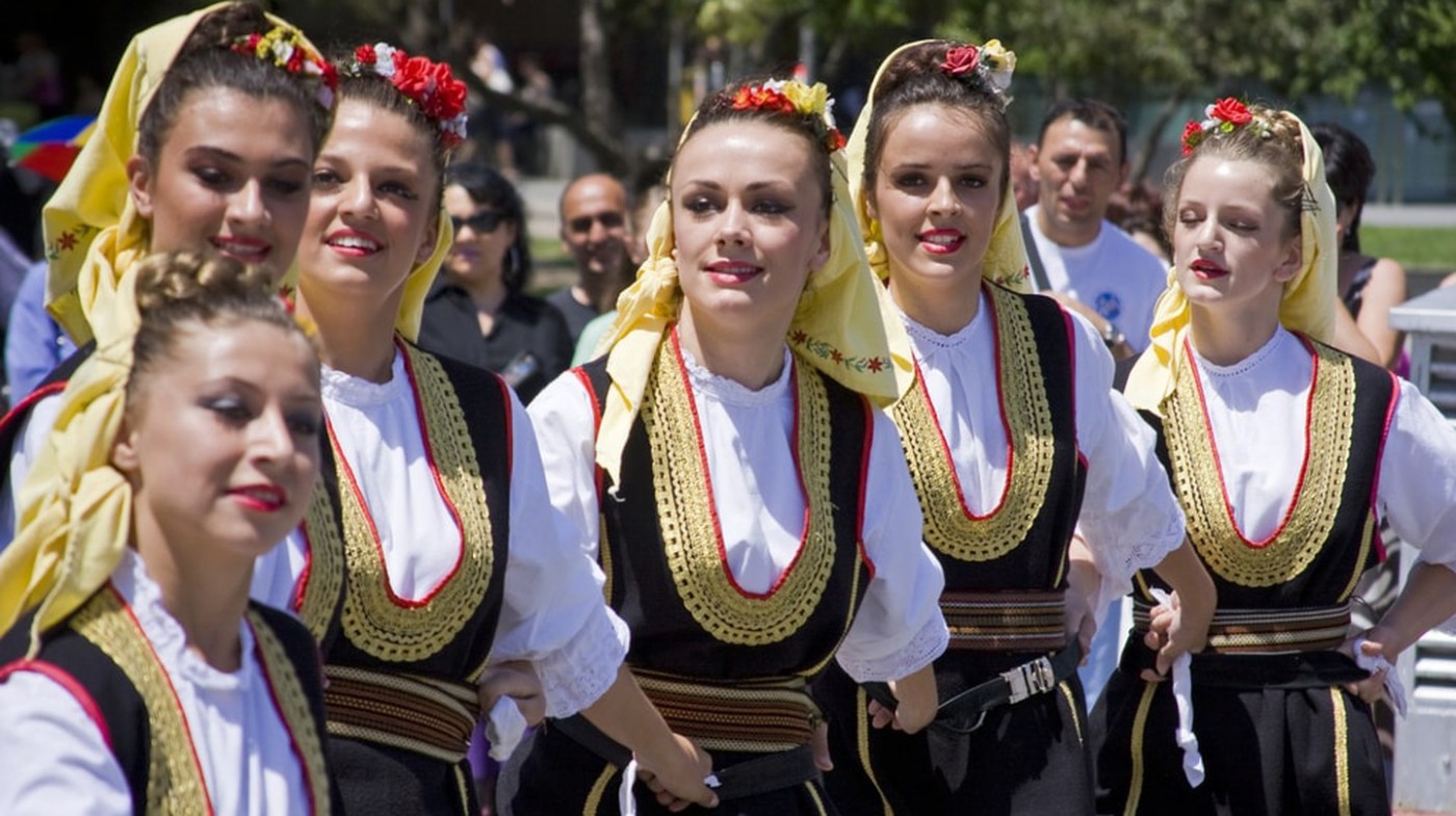 Giới trẻ trong trang phục dân tộc Bosnia truyền thống | © evronphoto / Shutterstock
