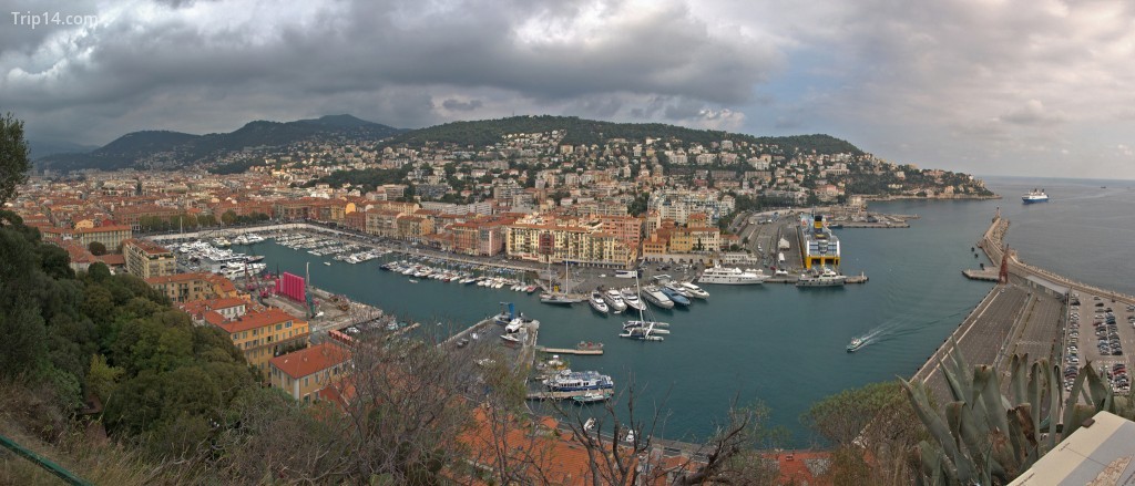 Cảng cũ của thành phố Nice nhìn từ Castle Hill 