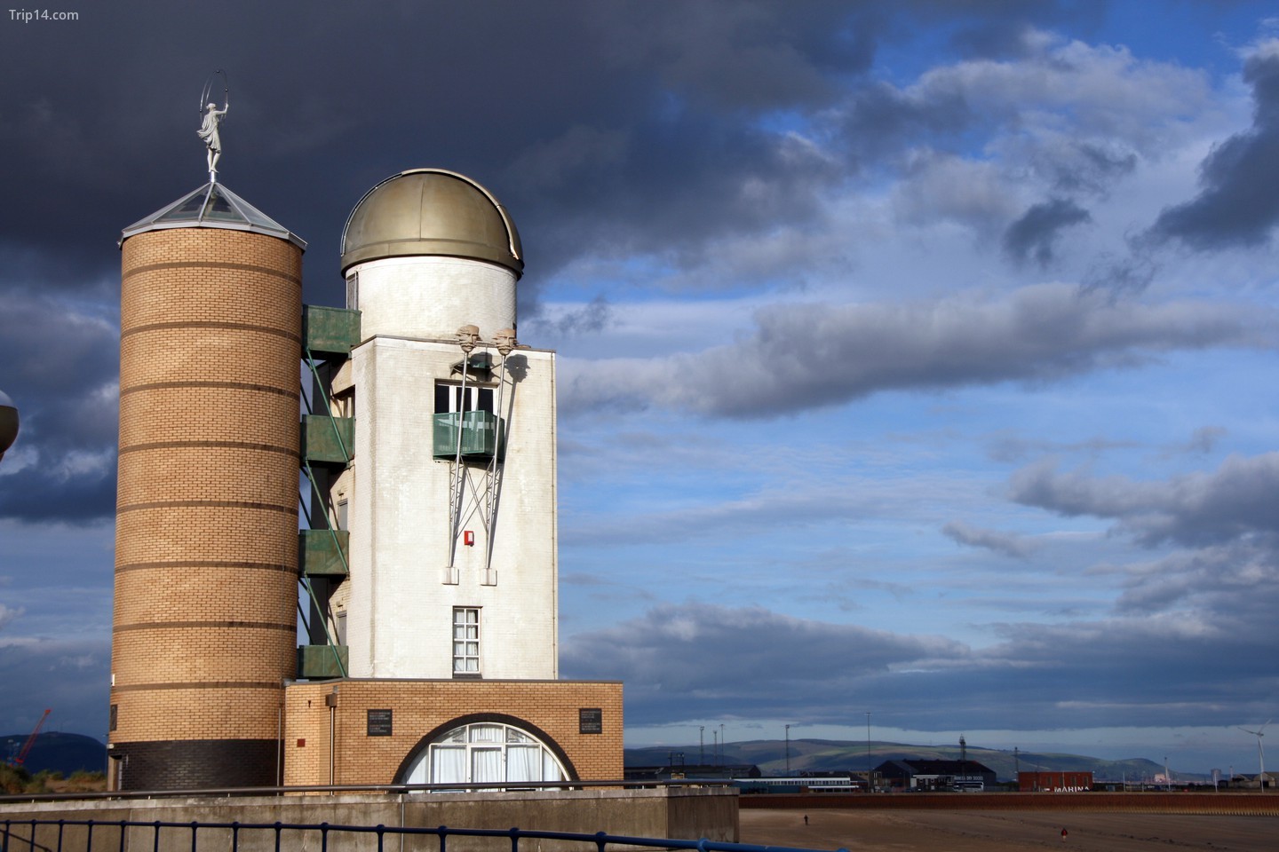  Đài thiên văn Swansea. Sloman / Wikimedia 