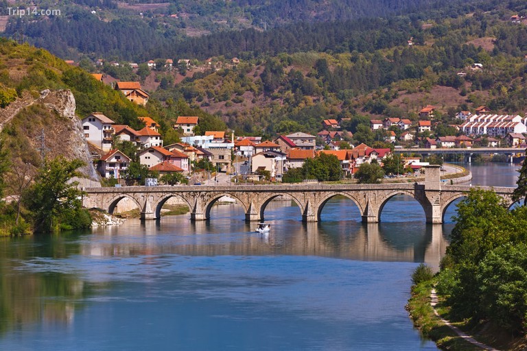 Cầu cũ trên sông Drina ở Visegrad |  
