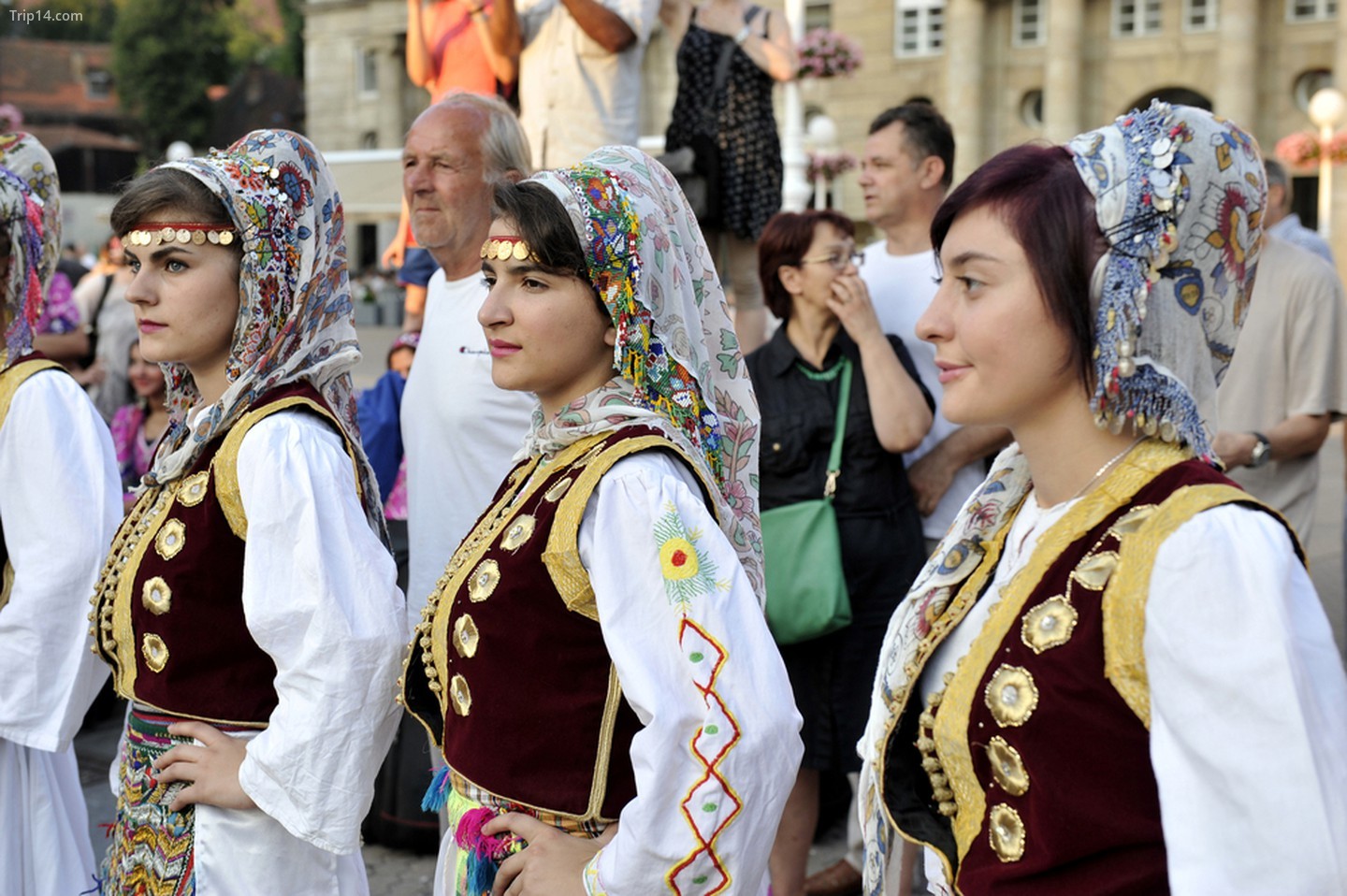 Nhóm dân gian Hội Văn hóa Albania Jahi Hasani đến từ Cegrane, Macedonia