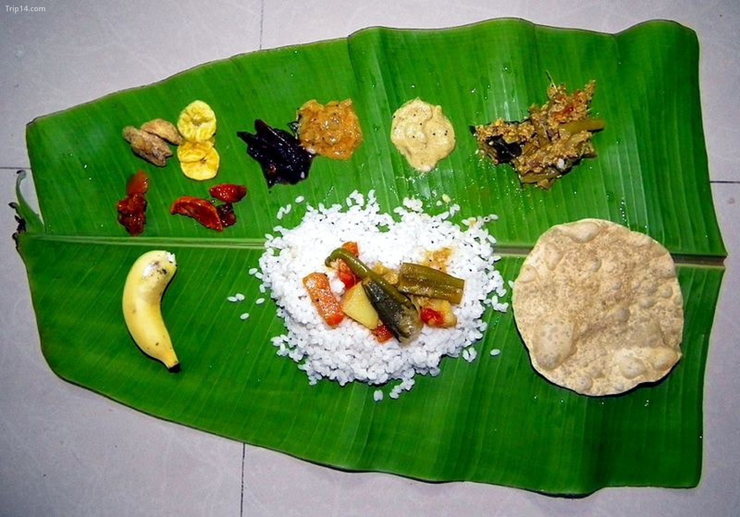 Ăn một bữa Onam Sadhya 24 món trên lá chuối