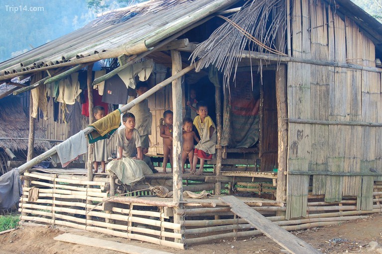 Trẻ em bộ lạc Mangyan © Dylan Walters / Flickr