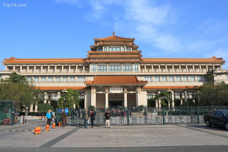 Mọi người đến thăm Bảo tàng Nghệ thuật Quốc gia Trung Quốc tại Bắc Kinh Trung Quốc. - Trip14.com