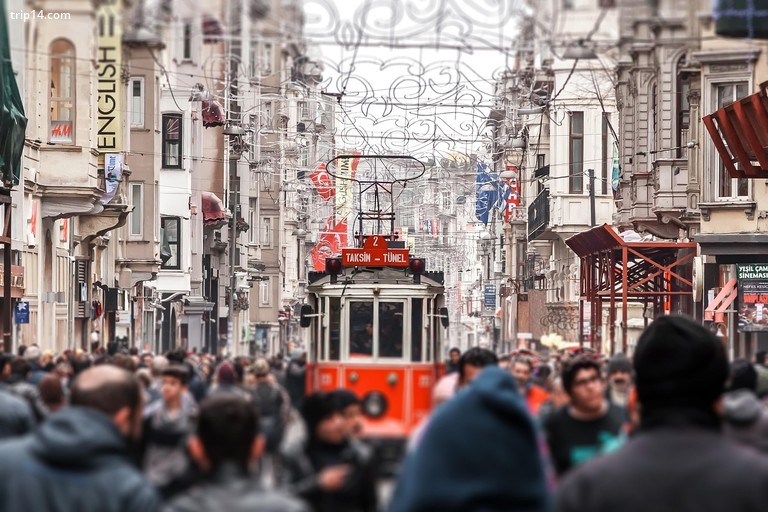 Istanbul, Thổ Nhĩ Kỳ - Tháng 2 năm 2015: Phố Taksim Istiklal. Istanbul, Thổ Nhĩ Kỳ. Ảnh nghiêng nghiêng - Trip14.com