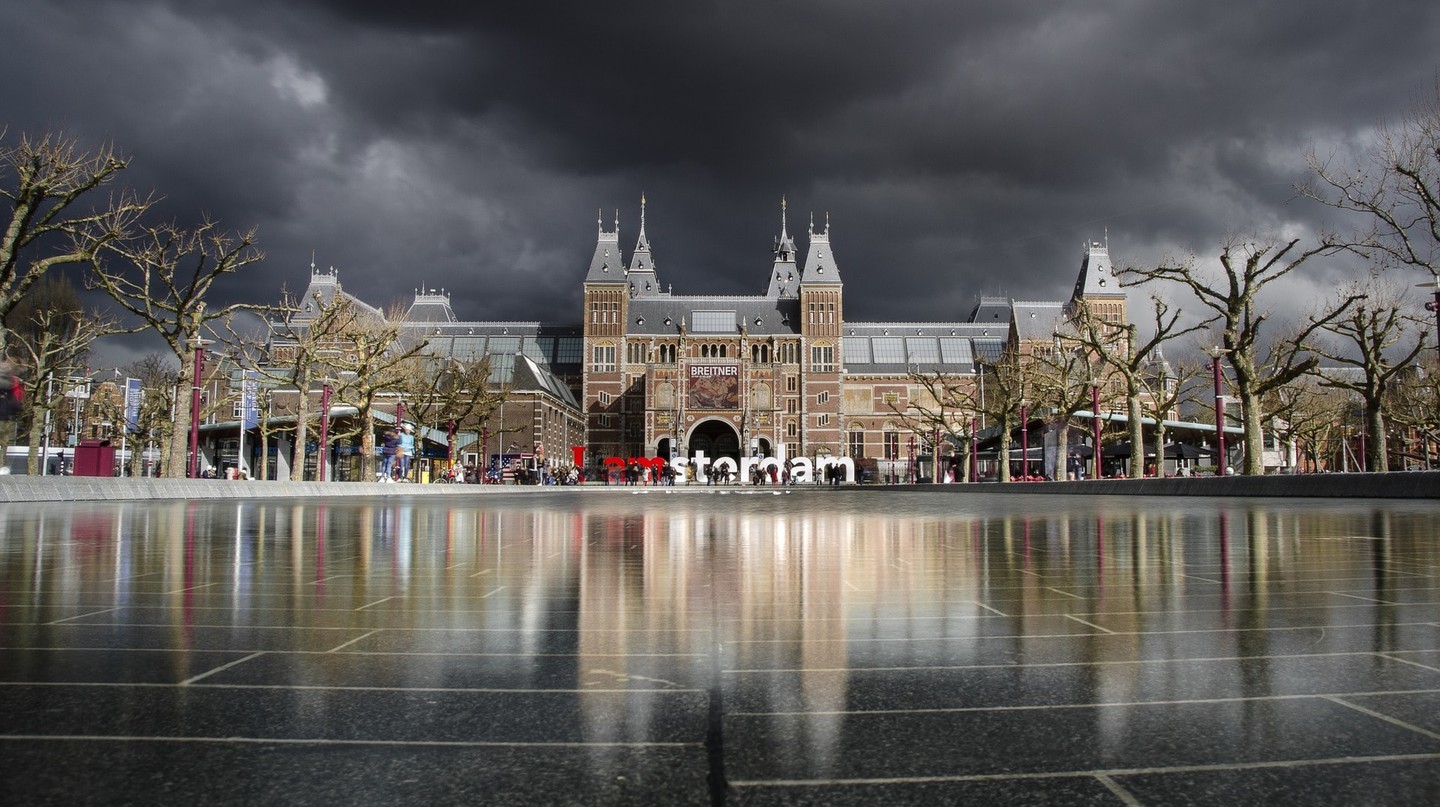 Đi đâu cho một ngày mưa ở Amsterdam