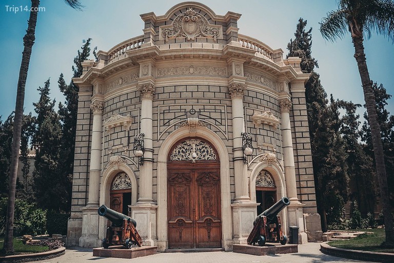 Abdeen's Palace inside gate, Cairo