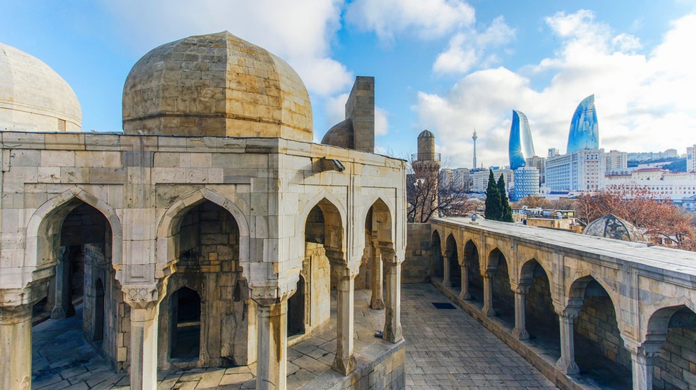 Baku -  một thành phố kết hợp giữa truyền thống và hiện đại | © ETIBARNAME / Shutterstock