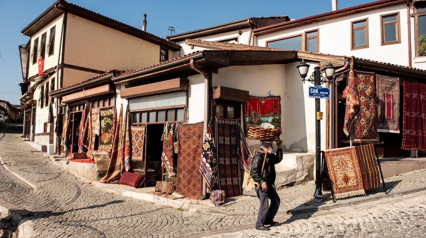 Người bán bánh Simit trên phố ở Ankara, Thổ Nhĩ Kỳ | © john wreford / Alamy Stock Photo
