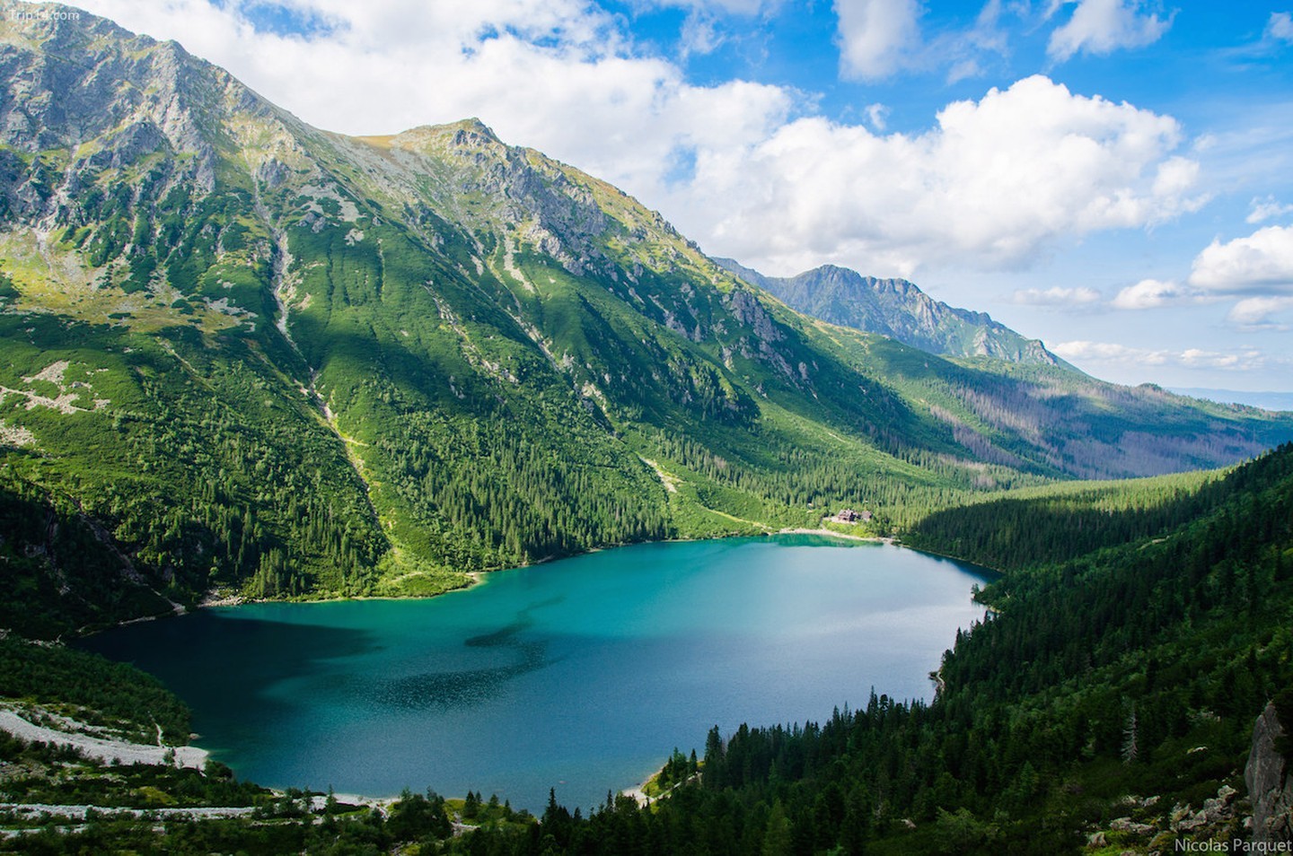 Hồ này lớn nhất ở Tatras với chiều dài 862 mét
