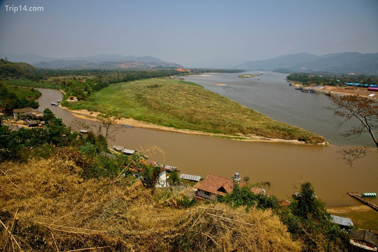 Sông Mê Kông hùng vĩ nơi Thái Lan, Myanmar và Lào gặp nhau tại Tam giác vàng.