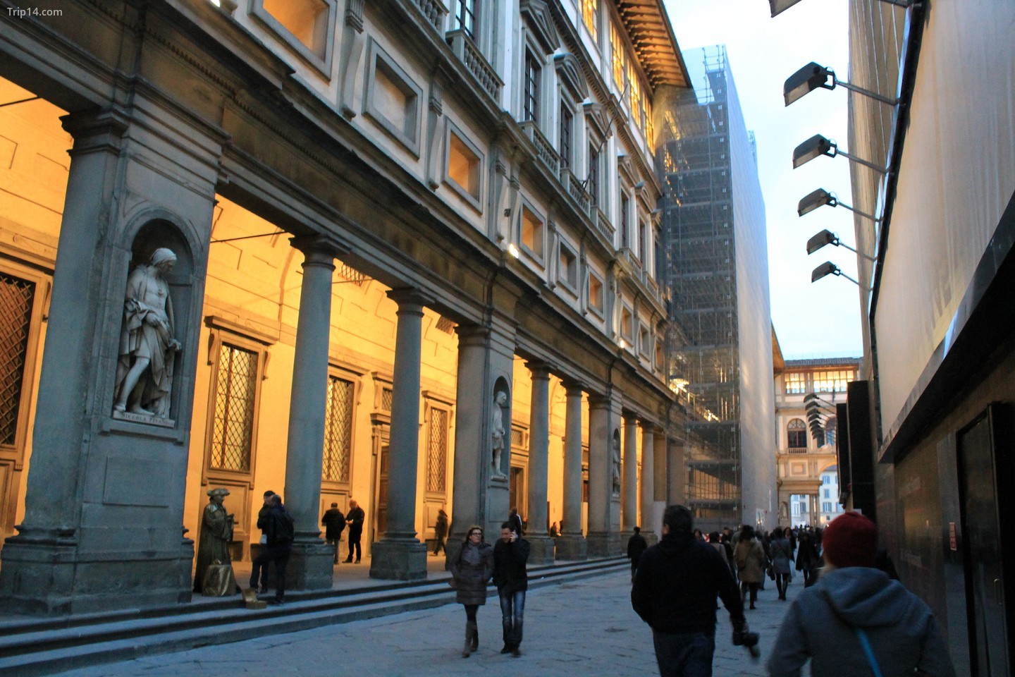 Bên ngoài Phòng trưng bày Uffizi
