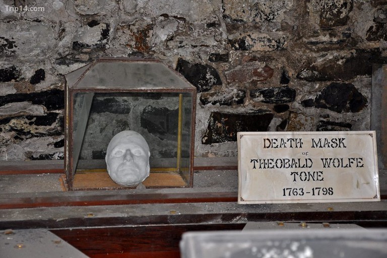 Mặt nạ tử thần của Wolfe Tone trong hầm mộ nhà thờ St Michan