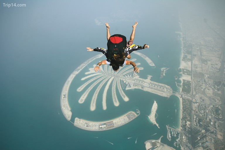 Nhảy dù trên Palm JumeirahWikimedia http://bit.ly/2kJp7Kn - Trip14.com