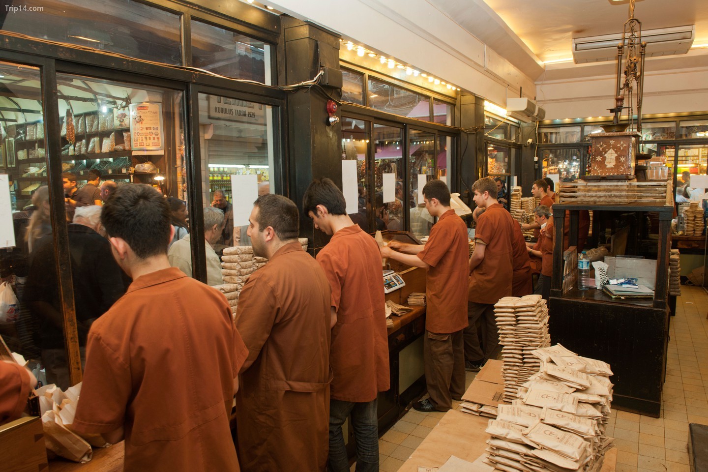 Cửa hàng cà phê hàng đầu của Kurukahveci Mehmet Efendi ở Istanbul