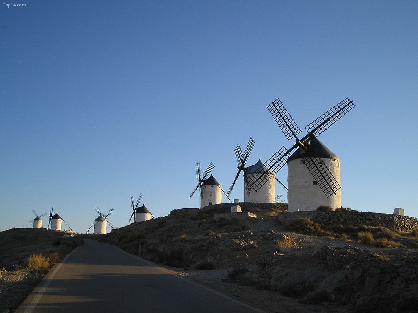  Cối xay gió ở La Mancha, Tây Ban Nha   |   