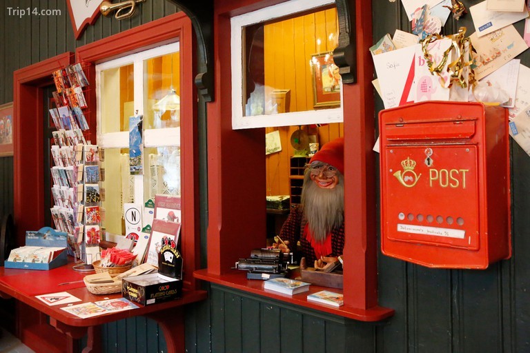 DROBAK, NORWAY - 29 tháng 10 năm 2015, nhà ông già Noel, cửa hàng và bưu điện - Trip14.com